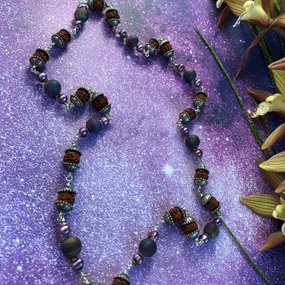 30  1/2" Rudraksha with purple pearl (gemstone for the Moon) purple druzy agate - Picture 6 of 8